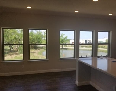 833 Tennessee Drive - Photo Thumbnail 16