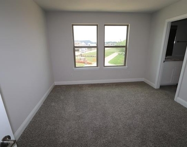 833 Tennessee Drive - Photo Thumbnail 24