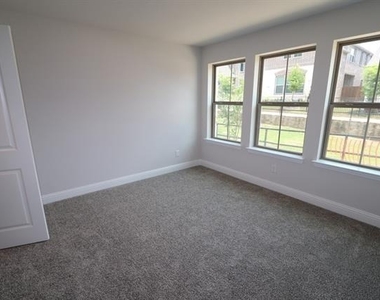 833 Tennessee Drive - Photo Thumbnail 7