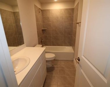 833 Tennessee Drive - Photo Thumbnail 14