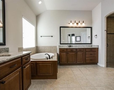 181 Hampton Drive - Photo Thumbnail 17