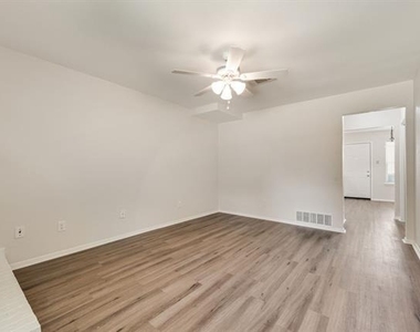105 Wildwood Court - Photo Thumbnail 2
