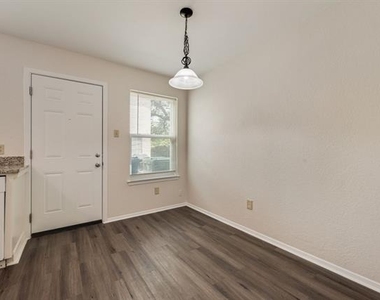 105 Wildwood Court - Photo Thumbnail 5