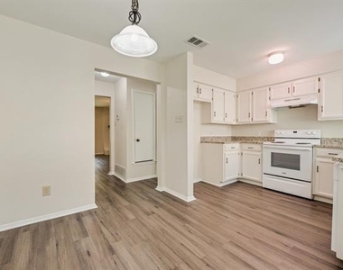105 Wildwood Court - Photo Thumbnail 6