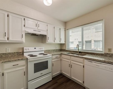 105 Wildwood Court - Photo Thumbnail 9
