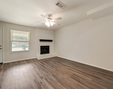 105 Wildwood Court - Photo Thumbnail 4
