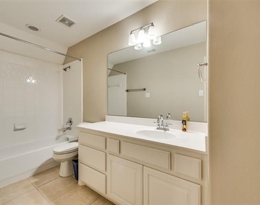 925 Sloan Drive - Photo Thumbnail 5