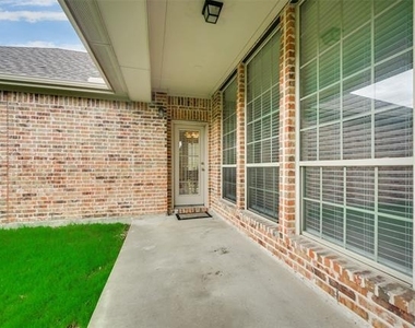 925 Sloan Drive - Photo Thumbnail 3