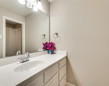 925 Sloan Drive - Photo Thumbnail 8