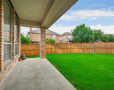 925 Sloan Drive - Photo Thumbnail 2