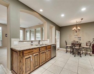 925 Sloan Drive - Photo Thumbnail 17