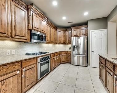 925 Sloan Drive - Photo Thumbnail 19