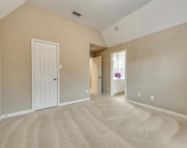 925 Sloan Drive - Photo Thumbnail 7