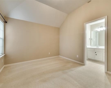 925 Sloan Drive - Photo Thumbnail 10