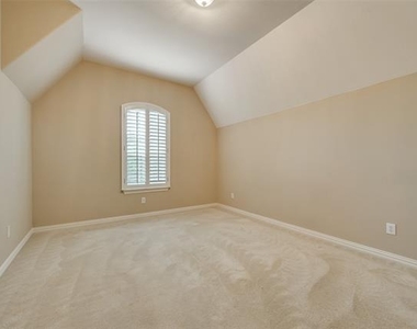 925 Sloan Drive - Photo Thumbnail 6