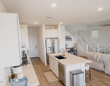 9403 E Solina Avenue - Photo Thumbnail 5