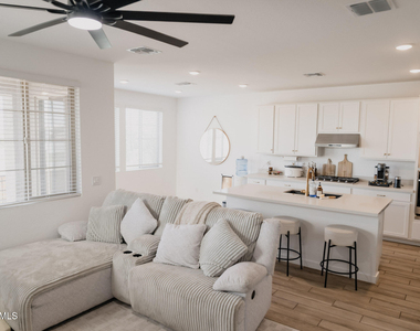 9403 E Solina Avenue - Photo Thumbnail 2