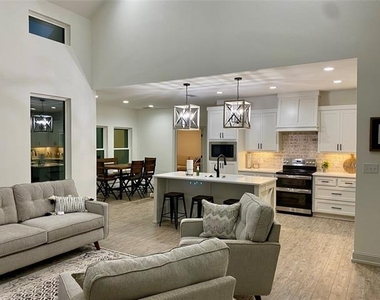3317 Front Drive - Photo Thumbnail 2