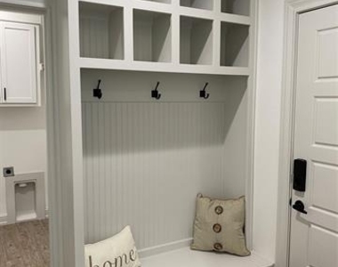 3317 Front Drive - Photo Thumbnail 4