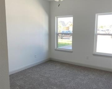 3317 Front Drive - Photo Thumbnail 10