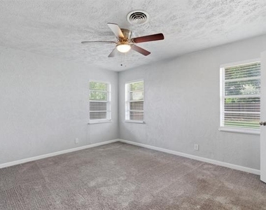 2120 Nottingham Boulevard - Photo Thumbnail 17