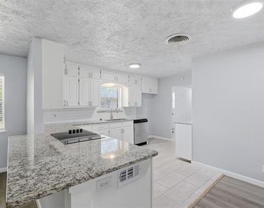 2120 Nottingham Boulevard - Photo Thumbnail 9