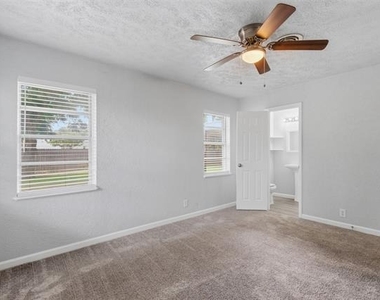 2120 Nottingham Boulevard - Photo Thumbnail 18