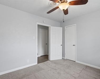 2120 Nottingham Boulevard - Photo Thumbnail 16