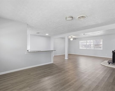 2120 Nottingham Boulevard - Photo Thumbnail 2