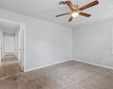 2120 Nottingham Boulevard - Photo Thumbnail 12