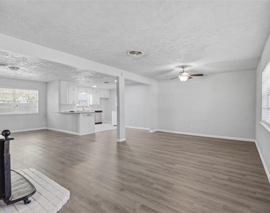 2120 Nottingham Boulevard - Photo Thumbnail 3