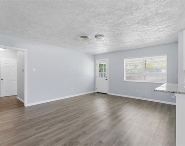 2120 Nottingham Boulevard - Photo Thumbnail 11