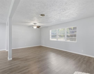 2120 Nottingham Boulevard - Photo Thumbnail 10