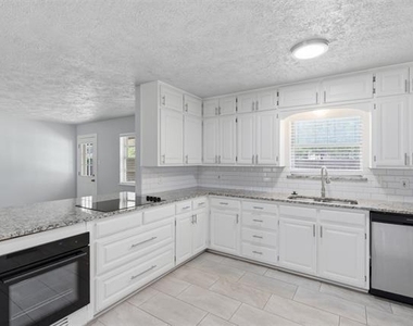 2120 Nottingham Boulevard - Photo Thumbnail 7