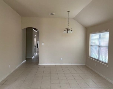 2424 Gold Rush Drive - Photo Thumbnail 2