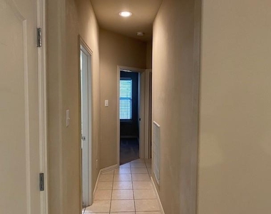 2424 Gold Rush Drive - Photo Thumbnail 7