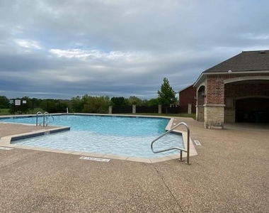 2424 Gold Rush Drive - Photo Thumbnail 16