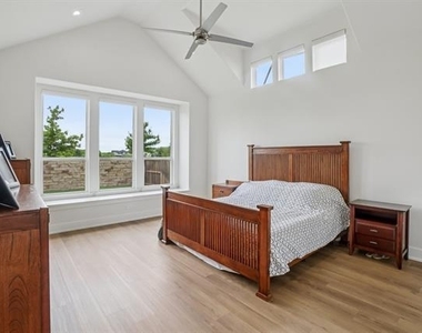 3960 Medio Creek Drive - Photo Thumbnail 14