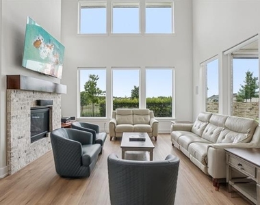 3960 Medio Creek Drive - Photo Thumbnail 2
