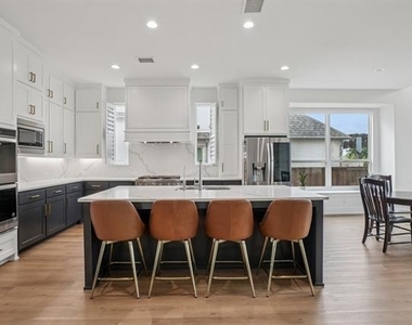 3960 Medio Creek Drive - Photo Thumbnail 7