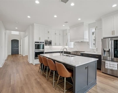 3960 Medio Creek Drive - Photo Thumbnail 8