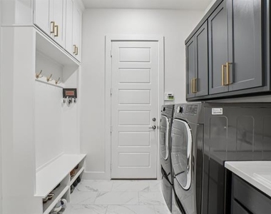 3960 Medio Creek Drive - Photo Thumbnail 13