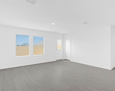 921 Mossycup Street - Photo Thumbnail 11