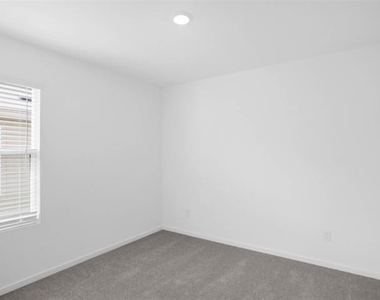 921 Mossycup Street - Photo Thumbnail 18