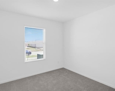 921 Mossycup Street - Photo Thumbnail 15