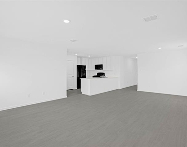 921 Mossycup Street - Photo Thumbnail 3