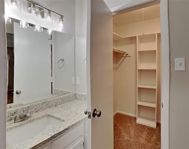 4300 Spring Hill Lane - Photo Thumbnail 7