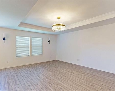 4536 Benham Drive - Photo Thumbnail 5