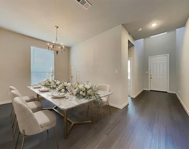 1552 Seminole Drive - Photo Thumbnail 3