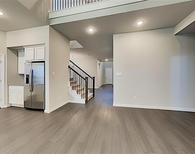 1552 Seminole Drive - Photo Thumbnail 8